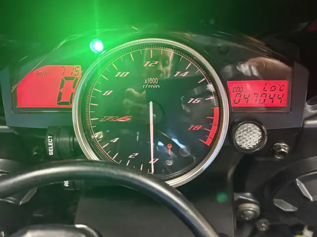 2008 Yamaha R6 in Sport Bikes in Oakville / Halton Region - Image 8