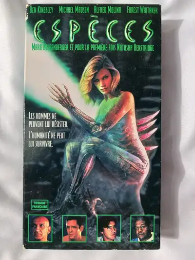 Voici une cassette VHS d'occasion du thriller de science-fiction « Espèces » (1995), en version fran...