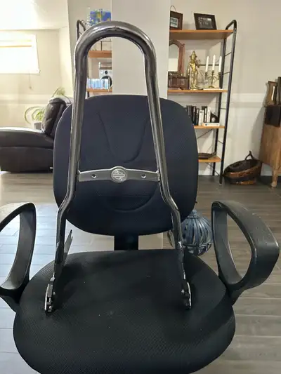 NÉGOCIABLE Bon prix pr un accessoire de ce type! Dossier passager Quick attach, d’un Harley Dyna fat...