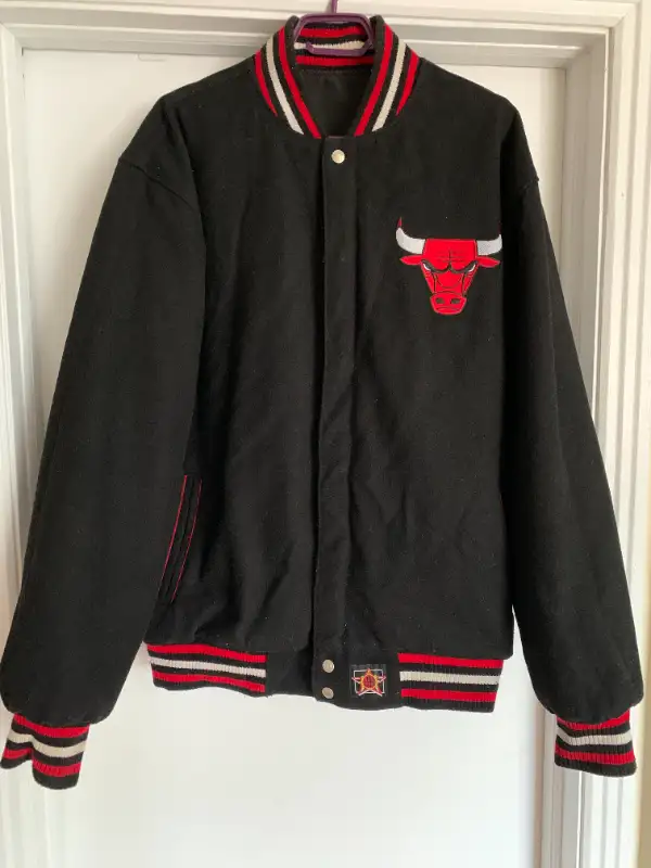 Vintage Chicago Bulls Reversible Wool Logo Jacket in Men's in City of Montréal - Image 3