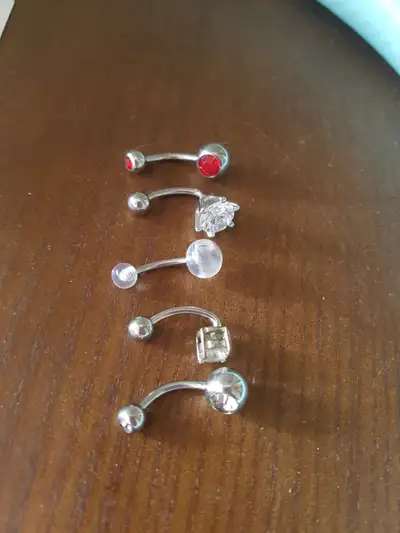 JEWELRY FOR A BELLY BUTTON PIECING. USED BRIEFLY AND IM GREAT CONDITION. EVERYTHING PICTURED FOR $5