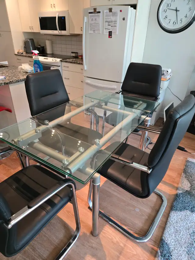 Extendable Glass Dining Table & 4 Chairs in Dining Tables & Sets in City of Halifax - Image 6