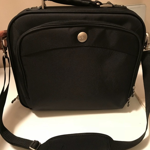 dell laptop bag in Laptop Accessories in Windsor Region