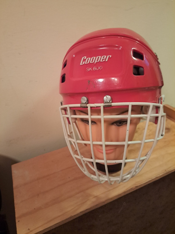 SK 600  Cooper  Helmet  with guard front in Hockey in Cornwall - Image 2