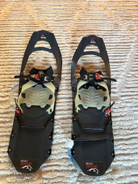 NEW  Men's MSR REVO Snowshoes.  Black Diamond Poles & Tote Bag