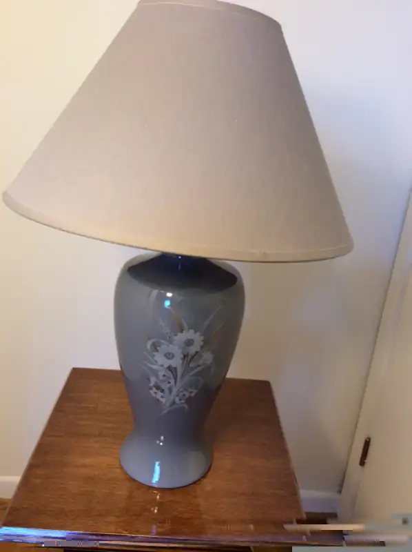 Vintage Hand Painted GREY PORCELAIN TABLE/DESK LAMP - Looks New! in Indoor Lighting & Fans in City of Toronto - Image 8