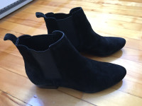 Design lab chelsea boots in black velvet