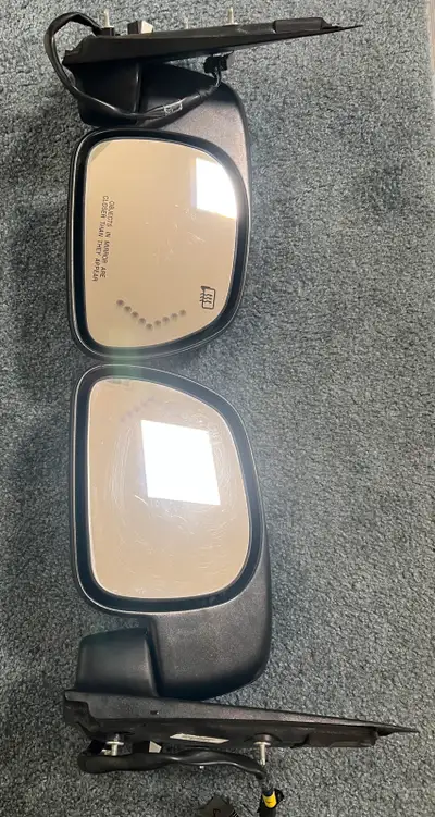 These will fit 1999 –2007 Ford excursion F250 – F350 heated mirrors and built in turn signals. One m...