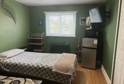 DARLINGTON OPG Workers Room Available April 3rd, 5 Mins To Plant, and 3 Mins To 401/ Bowmanvillle Av...