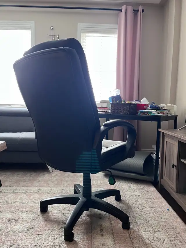 Free: Office Chair  in Chairs & Recliners in Oakville / Halton Region - Image 3