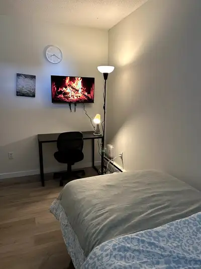 Private Room in Central Calgary