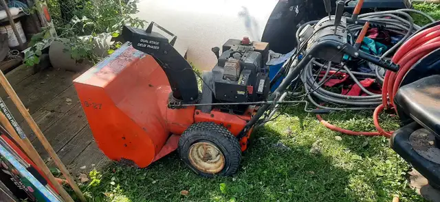 snowblower Canadiana by Noma in Snowblowers in Trenton - Image 3