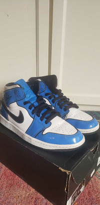 Great Condition! Jordan 1 mid size 9.6 SIGNAL BLUE!