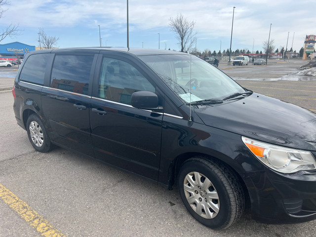 2012 VW Routan in Cars & Trucks in Calgary - Image 2