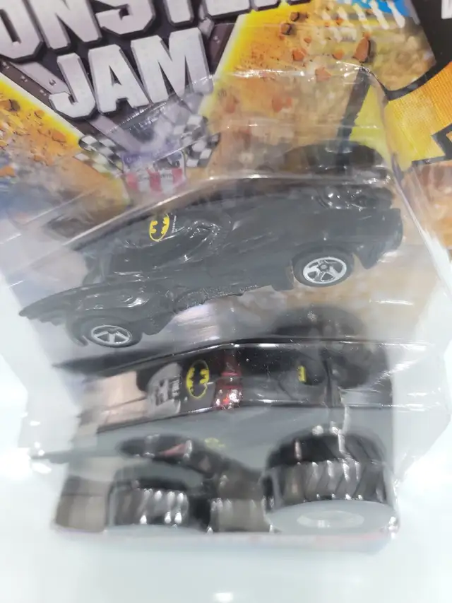 HOT WHEELS MONSTER JAM BATMAN MONSTER TRUCK AND CAR DIECAST in Arts & Collectibles in Mississauga / Peel Region - Image 4