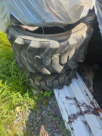 Used skidsteer tires Good condition