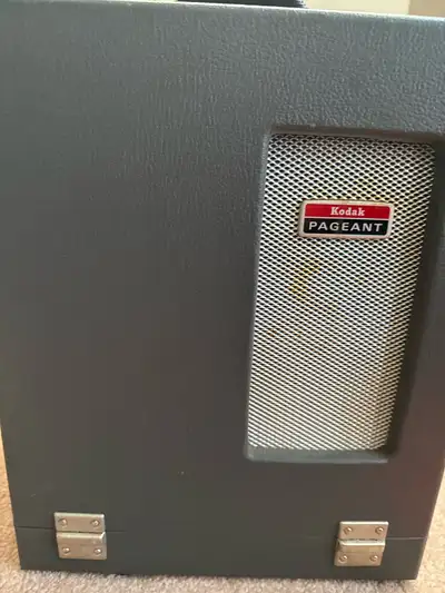 For sale is a legendary Kodak Pageant AV-126-TR 16mm movie projector. This is the sought-after "TR"...