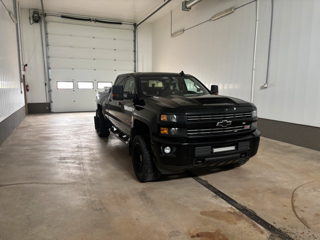 2018 Duramax 2500 in Cars & Trucks in Lethbridge - Image 2