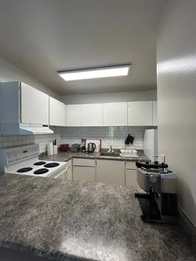 Beautiful 1 bed apartment. Bright and spacious. North Vancouver