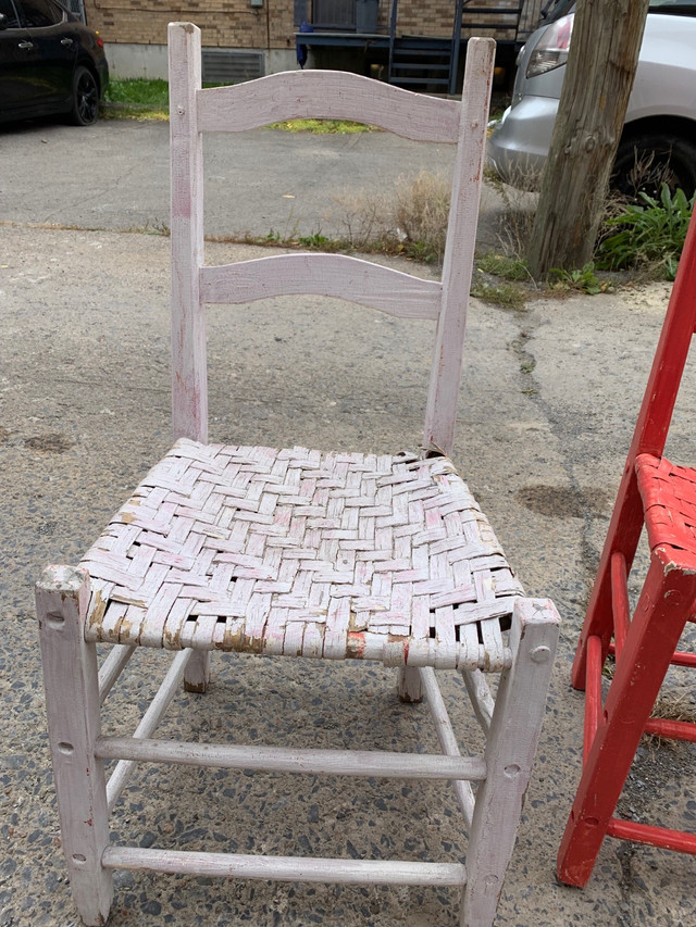 4 chaises antiques dans Chaises, Fauteuils inclinables  à Ville de Montréal - Image 2