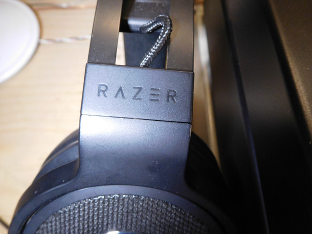Écouteur de marque RAZOR avec fil dans Écouteurs  à Ville de Montréal - Image 2