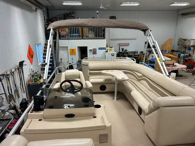 2001 Premiere Elite 24’ Tritoon in Powerboats & Motorboats in Edmonton - Image 4