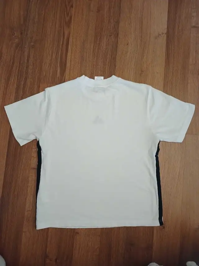 Adidas T-shirt in Women's - Tops & Outerwear in City of Halifax - Image 5