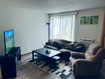 $1270/m Townhouse Sublet available in 1 month!