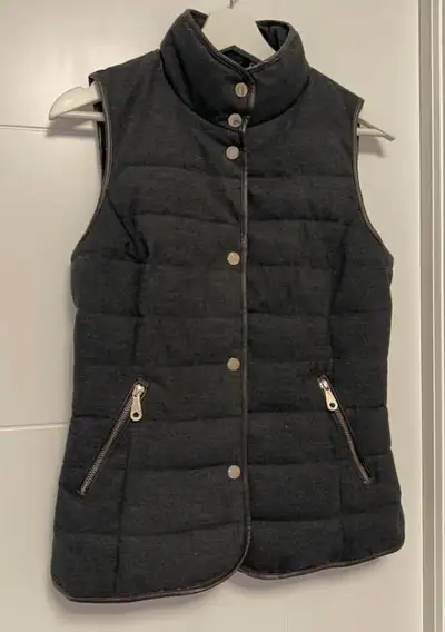 women’s vest size XS / S massimo dutti, View more