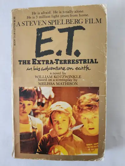 E.T. The Extra-Terrestrial in his adventure on earth This vintage 1982 Berkley book club paperback e...