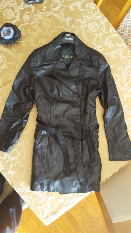 DANIER Leather jacket sz M (reg $450+tx) in Women's - Tops & Outerwear in Hamilton
