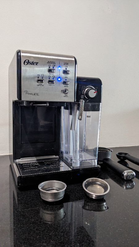 Oster Prima Latte - Espresso, Cappuccino & Latte Maker in Coffee Makers in Longueuil / South Shore