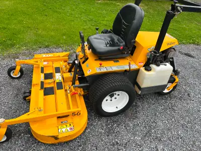 Walker Mower Super Bee 2013, 29 HP, 1400 hours, mint condition, new deck