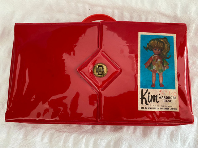 Vintage 1970’s Uneeda Kim Doll with Case in Toys & Games in City of Toronto - Image 2