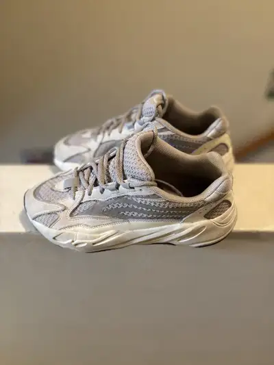 Adidas Yeezy 700 Static – Men’s Size 7, View more