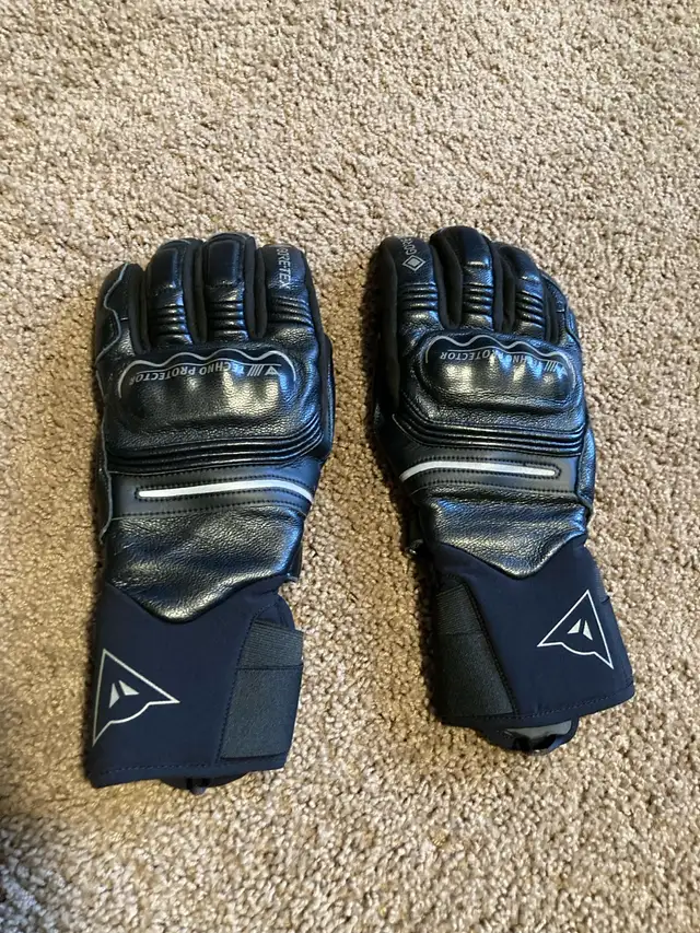 DIANESE UNIVERSE GORE-TEX Motorcycle Gloves - Size 8 (Small) in Other in Calgary - Image 2