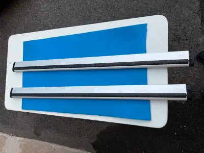 Thule ARB47 aero blades for sale, 47 inches across and previously used on a rav4 2017. Good conditio...