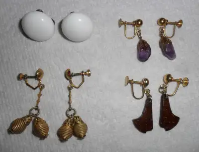 4 Pairs VTG 40s/50s Unbranded ScrewBack Costume Jewelry Earrings, View more