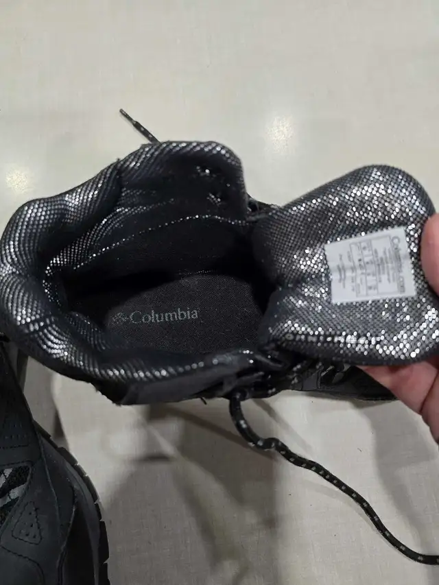 Botte Columbia 10 homme presque neuve in Men's Shoes in Granby - Image 5