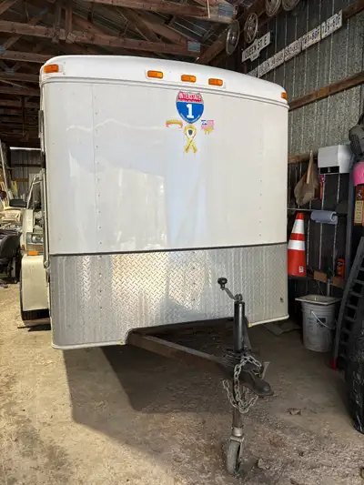White enclosed 10x5x5 trailer Trailer located in parry sound Available in Toronto for srs buyers $50...
