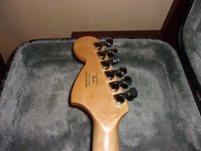 Squier standard stratocaster in Guitars in St. Catharines - Image 5