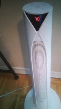 LIke NEW! Very Cool & Quiet!  Homcom Tower Fan with Remote