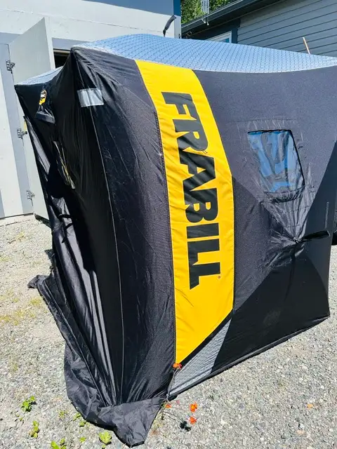 Fishing Tent in Fishing, Camping & Outdoors in Prince George - Image 4