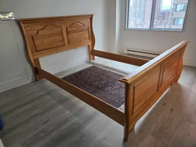 Lit Queen en bois, View more