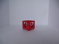 RED HEART DETAIL METAL TEA LIGHT CANDLE HOLDER