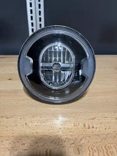 Lumière Harley-Davidson model daymaker au LED pour Softail Fatboy. Éclaire super bien et au LED. Gra...