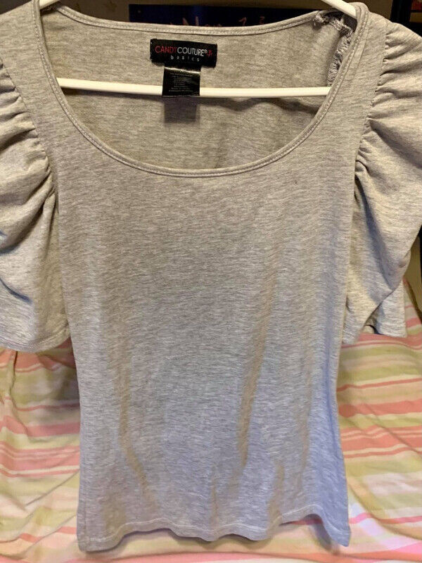 Teen Tops - Good Used Condition in Women's - Tops & Outerwear in Stratford - Image 2
