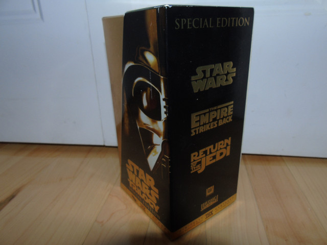 VHS Trilogie Guerre des Étoiles en français (Star Wars) dans CD, DVD et Blu-ray  à Ville de Montréal - Image 3