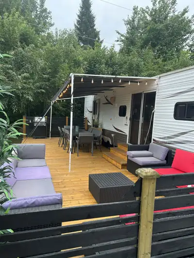 Aljo 2009 // 39 pieds Grande roulotte qui peut accueillir jusqu’à 10 personnes pour coucher 2 chambr...