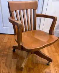 wooden office chair / chaise en bois